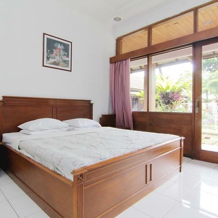 Villa Enggal Lembang Eksteriør billede